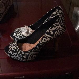 NWT peep toes in black and cream, size 8.5